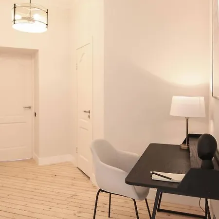 Modern In City Center! Apartment *