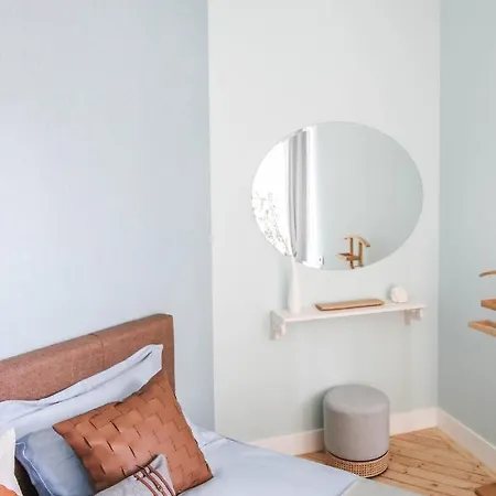 Modern In City Center! Apartment *
