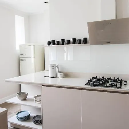 Modern In City Center! Apartment *