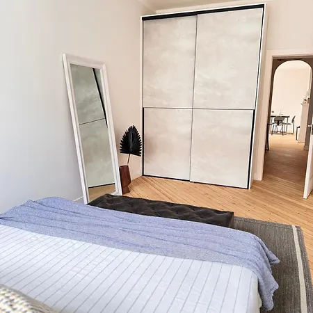 Modern In City Center! Apartment *