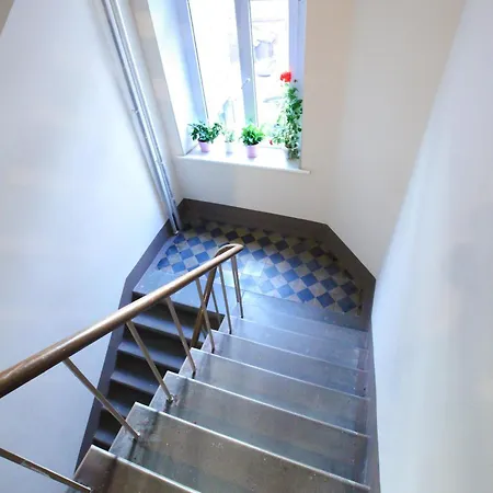 Modern In City Center! Apartment